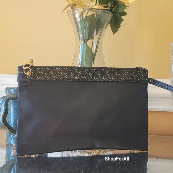 Yves Saint Laurent - Picture 7 of 12